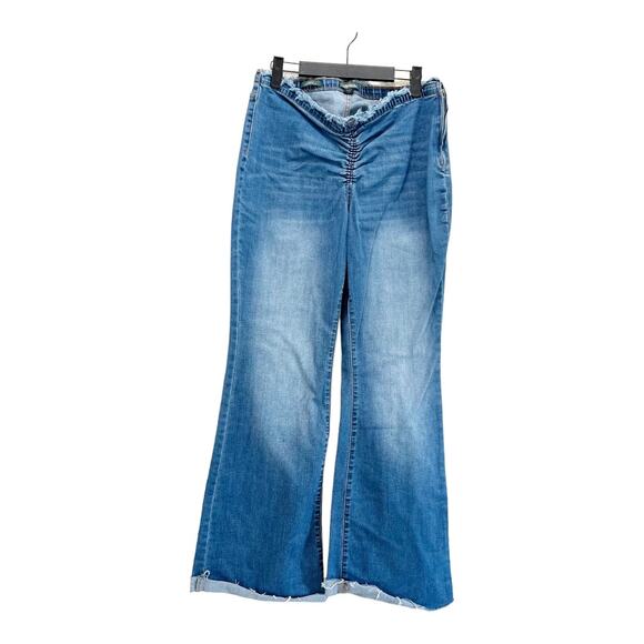 Wild Fable Low Rise Flare Denim Wide Leg Boot Kick Jeans Cowgirl Size 10 - Picture 2 of 13